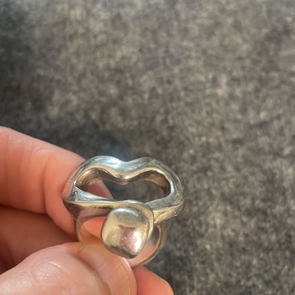 Uno de 50 Silver Silver Nailed Heart Ring - Picture 5 of 7